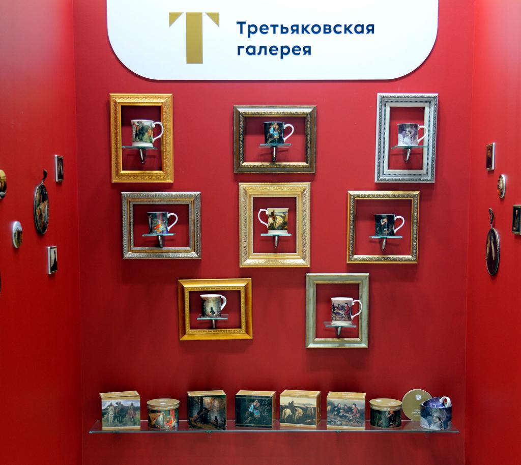 Экспозиция подарочных кружек Третьяковская галерея от КОРАЛЛ на выставке HouseHold EXPO 2019